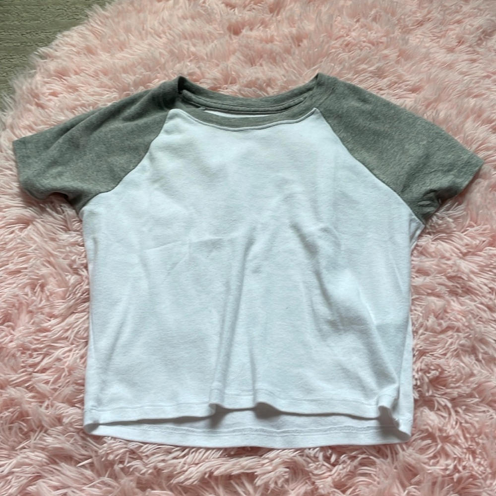 Hollister Must Have Grey and White Baby Tee🤍🩶